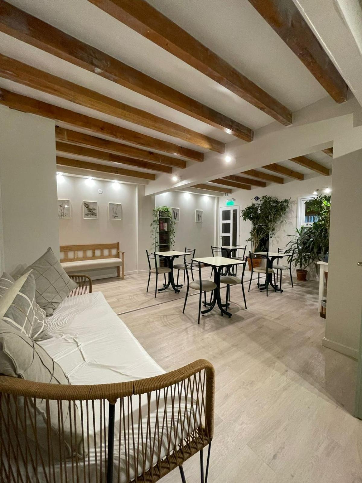 ホテル ロス カラファテス B＆B ウシュアイア エクステリア 写真